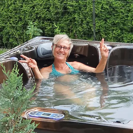Anke Guenther Dach *